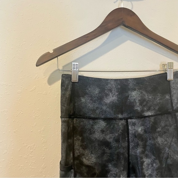 ZYIA 2 Piece Set Active Gray Stonewashed 7/8 Tight Leggings and Sports Bra - Picture 10 of 15